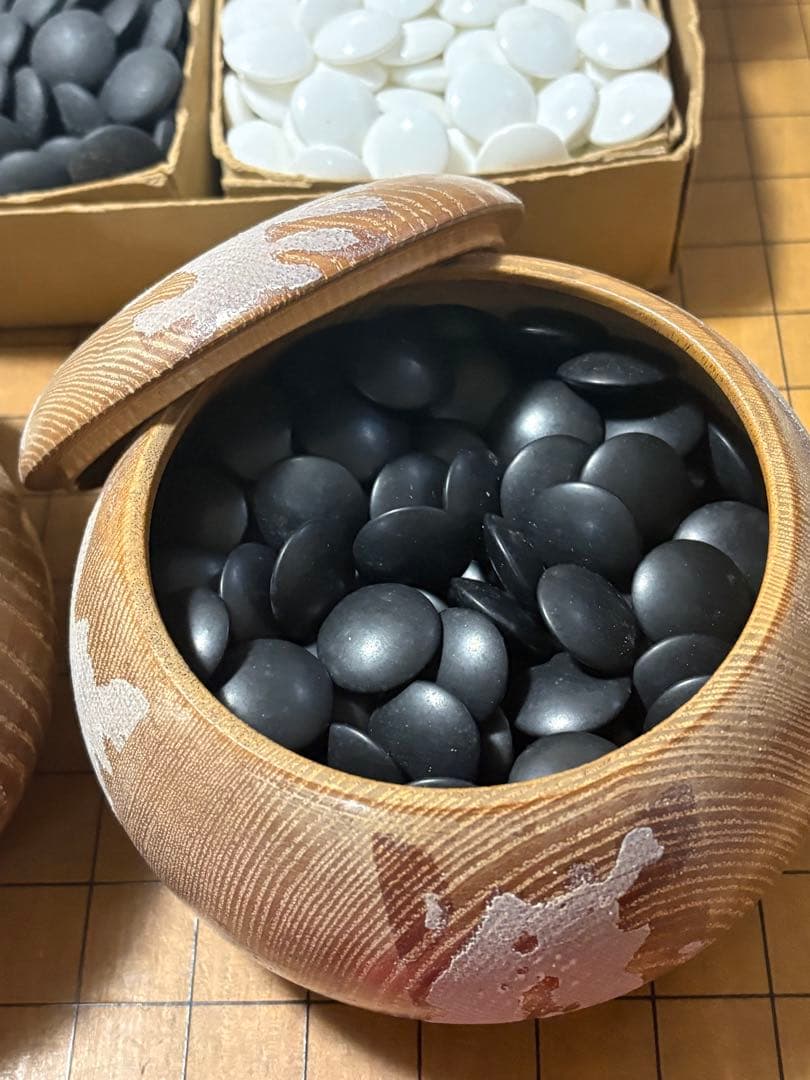 囲碁盤と碁石セット　脚付き　ヘソあり　アンティーク