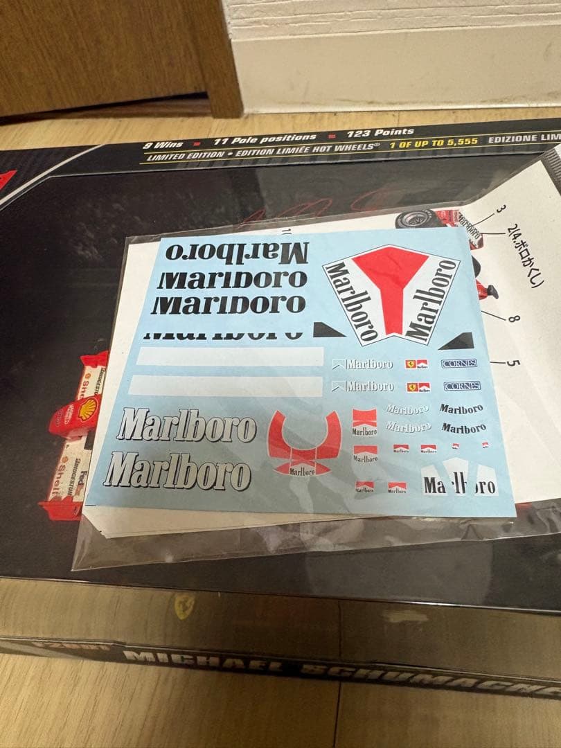 新品未開封　マテルエリート1/18F2001Mシューマッハ　マルボロデカール付き