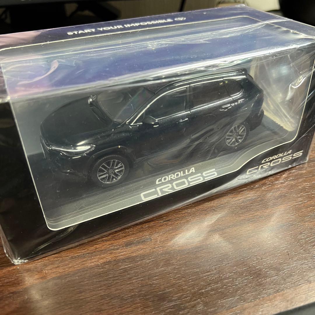 【新品・未開封】新型カローラクロス　ミニカー　カラーサンプル　ブラックマイカ