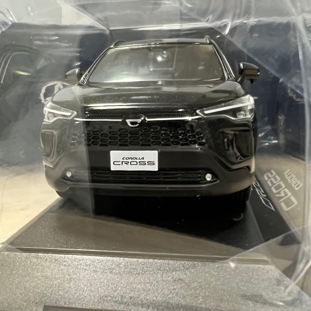 【新品・未開封】新型カローラクロス　ミニカー　カラーサンプル　ブラックマイカ