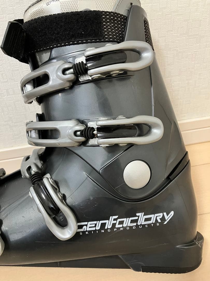 GEN FACTORY スキーブーツ 27.0ぐらい？　ゲンファクトリ