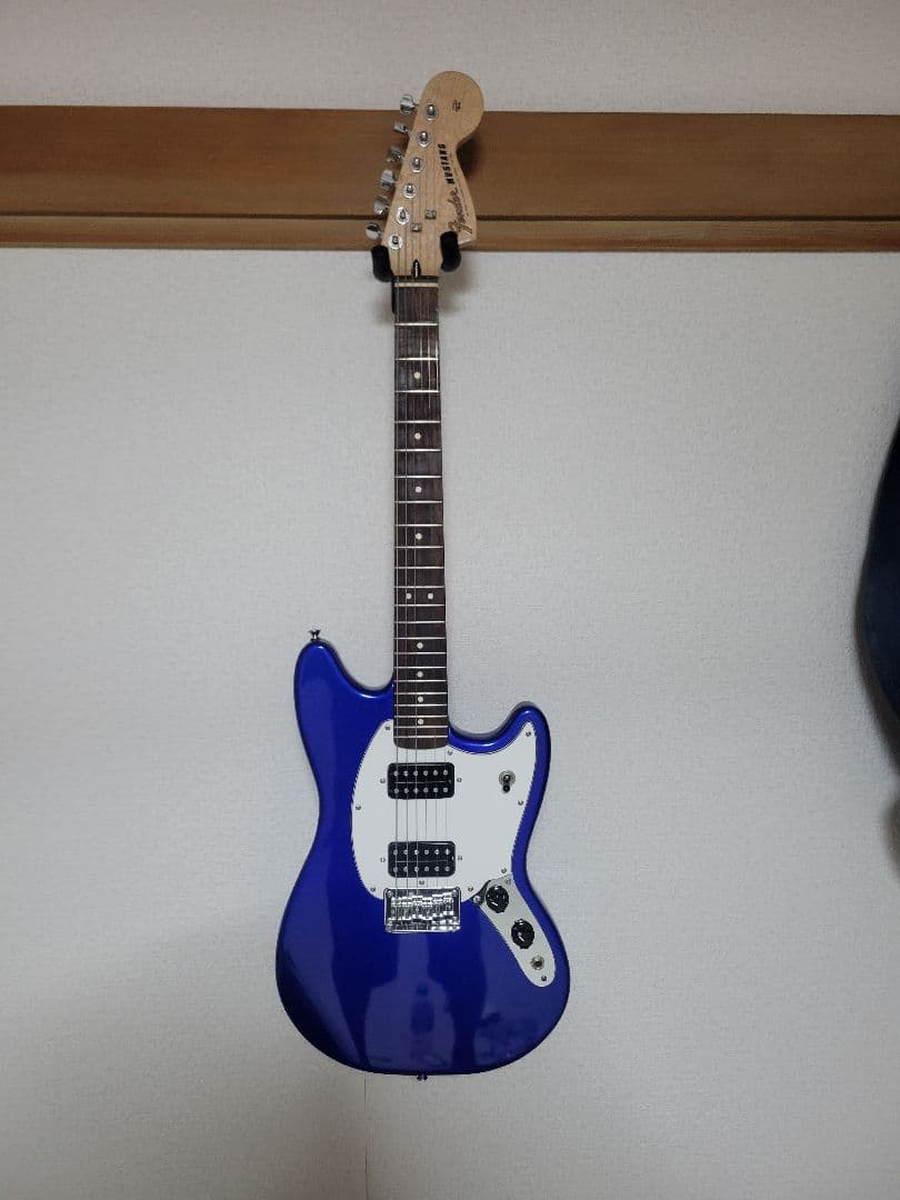 フェンダースクワイヤー ムスタング　(Fender Mustang) ギター
