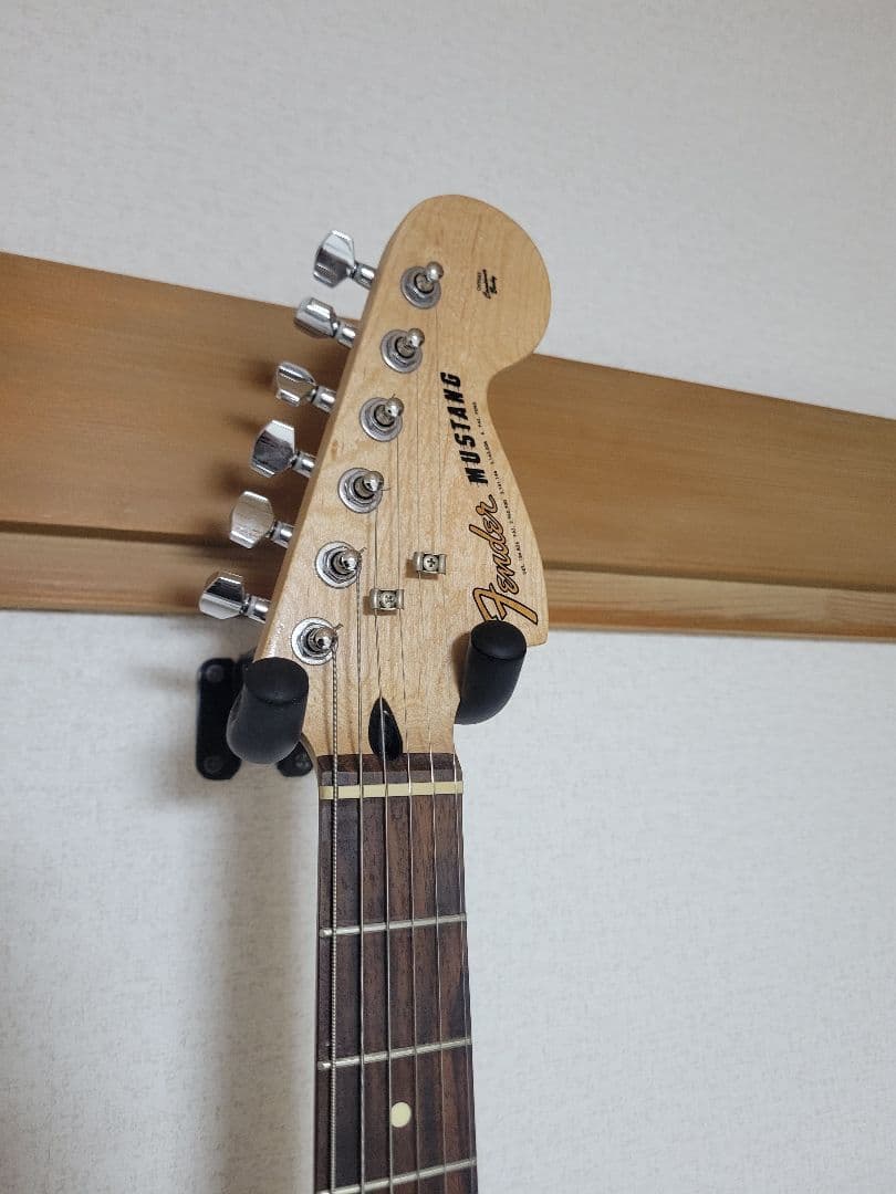 フェンダースクワイヤー ムスタング　(Fender Mustang) ギター