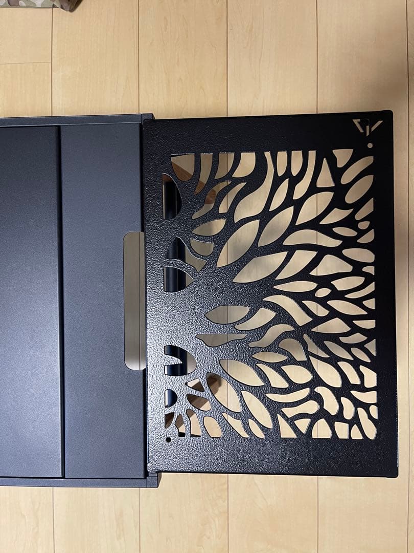 【新品未使用】　ブラックデザイン　ツリー柄　アイアンプレート　2枚セット