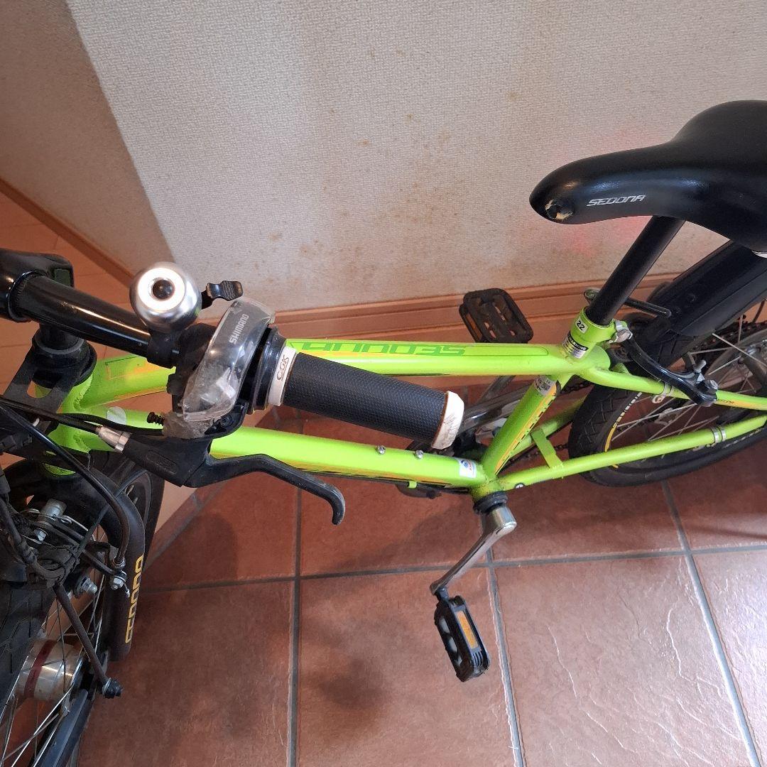 22インチ　横浜市　引き取り可能な方のみ　　子供　自転車 　黄緑　ヘルメット付き