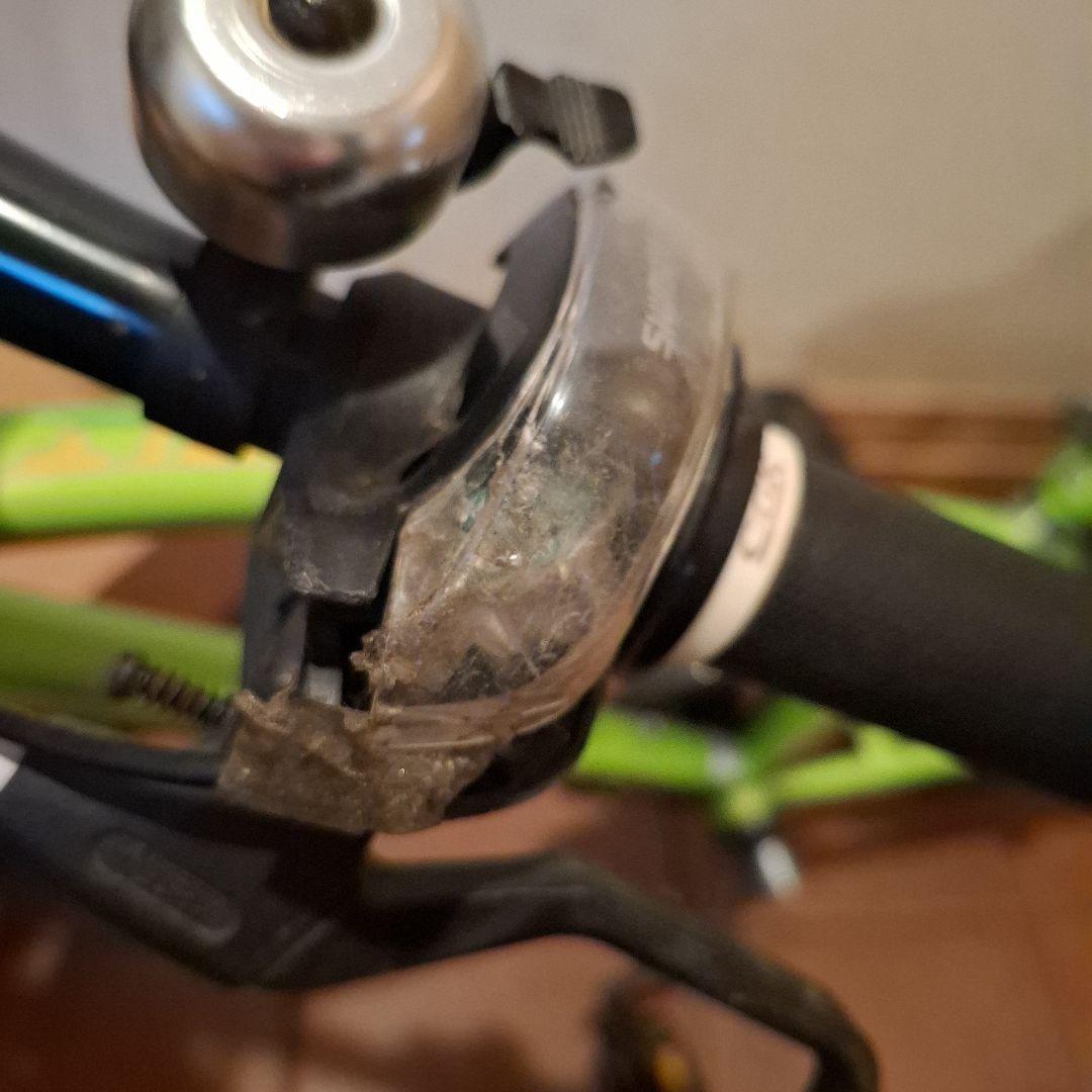 22インチ　横浜市　引き取り可能な方のみ　　子供　自転車 　黄緑　ヘルメット付き