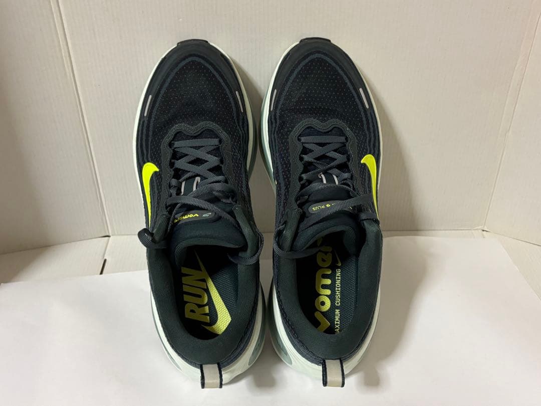 NIKE VOMERO PLUS ナイキ ボメロプラス　27.0cm