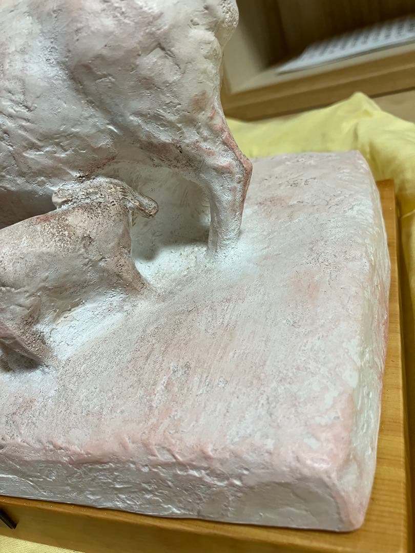 神戸峰男 作 「羊の親子」 陶彫刻