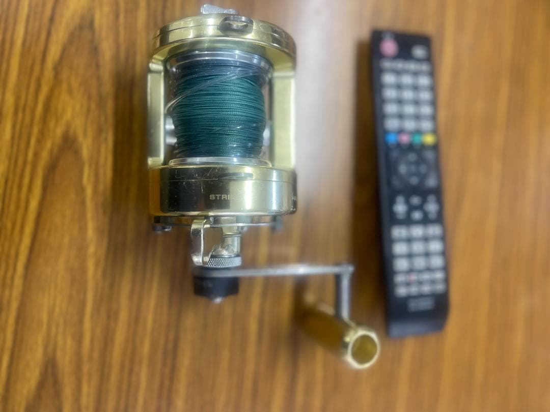 金色 スピニングリール 緑の糸付き　PE