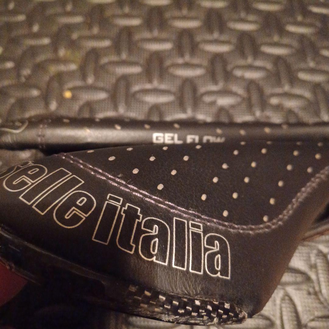 セライタリア カーボン 牛革 サドル