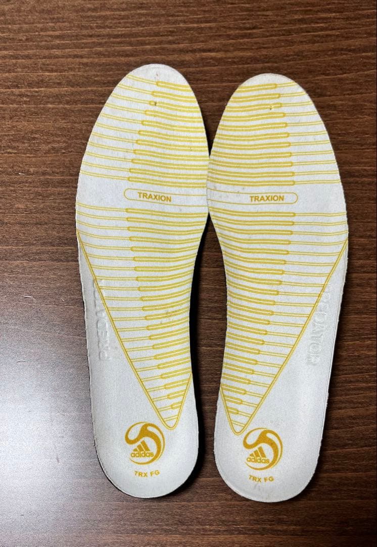 adidas プレデター イエロー