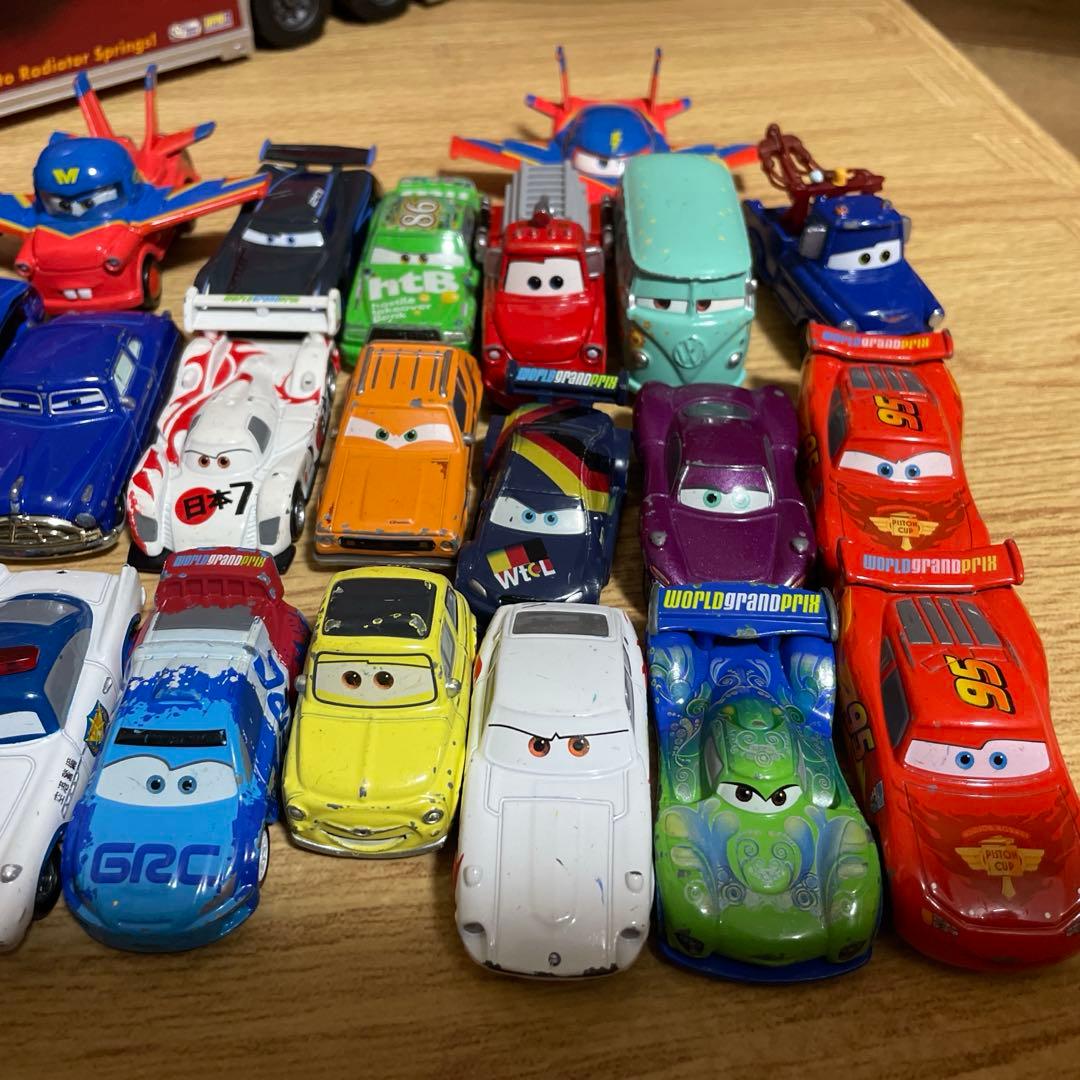カーズ トミカ たくさんのせよう！大きなマック 廃盤品 トミカ30台➕2台