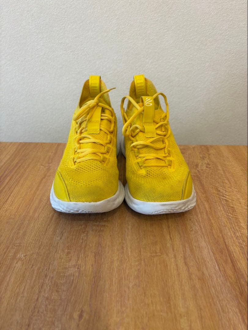 CURRY8イエローハイカットバスケットシューズ