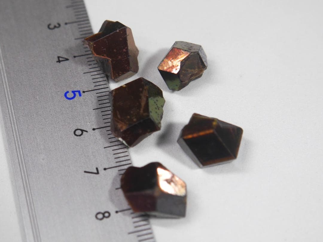 J＊　レインボーガーネット　原石