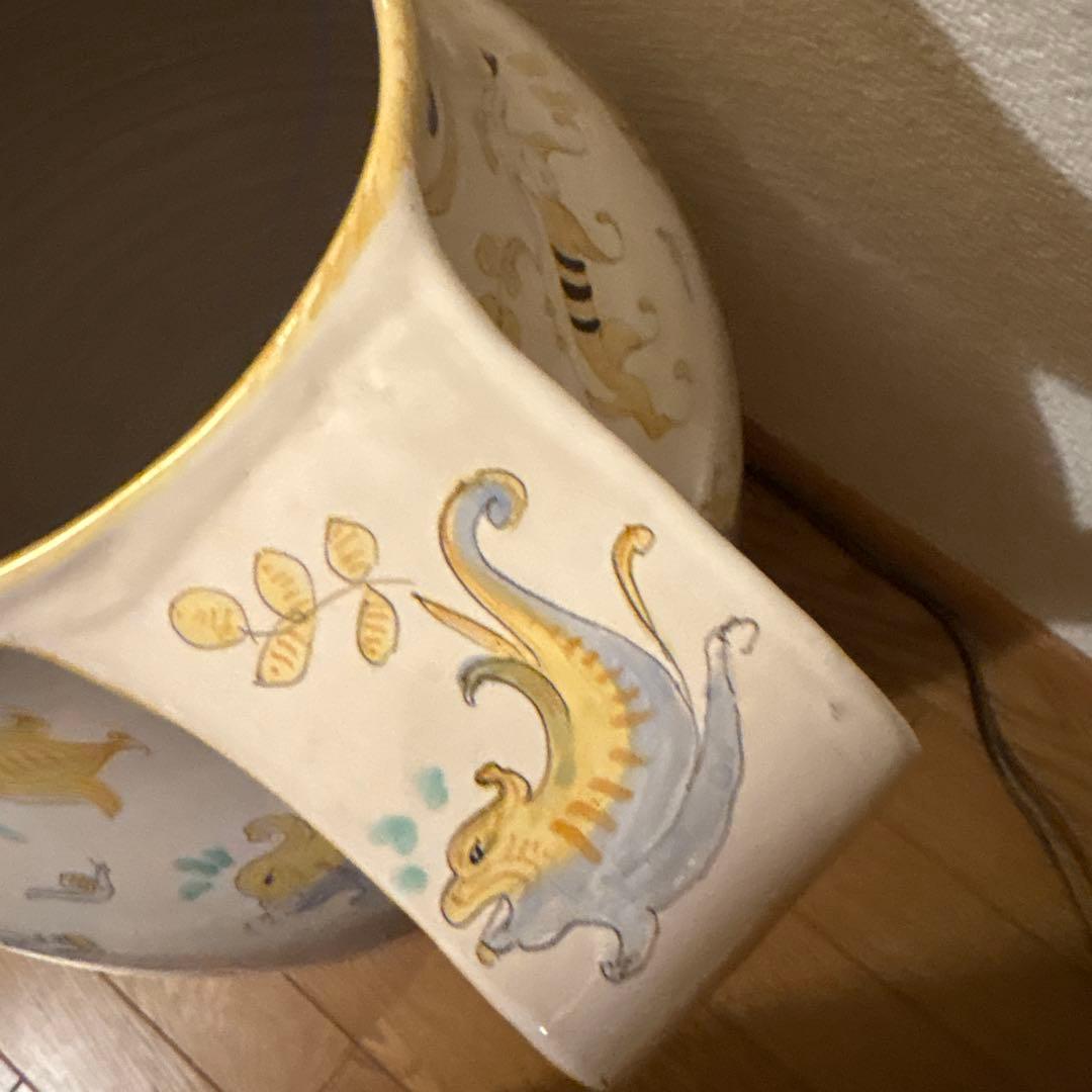 装飾的な陶器製ピッチャー　壺　花瓶