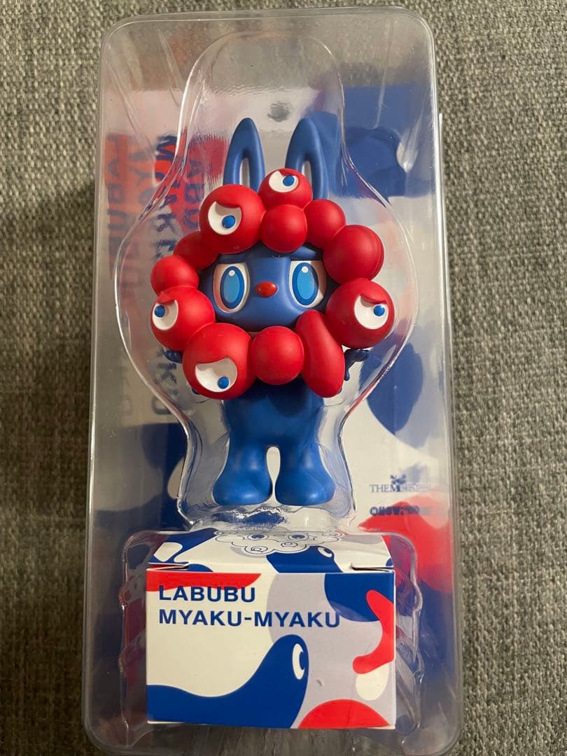 LABUBUMYAKU-MYAKUストラップ付　ラブブミャクミャク
