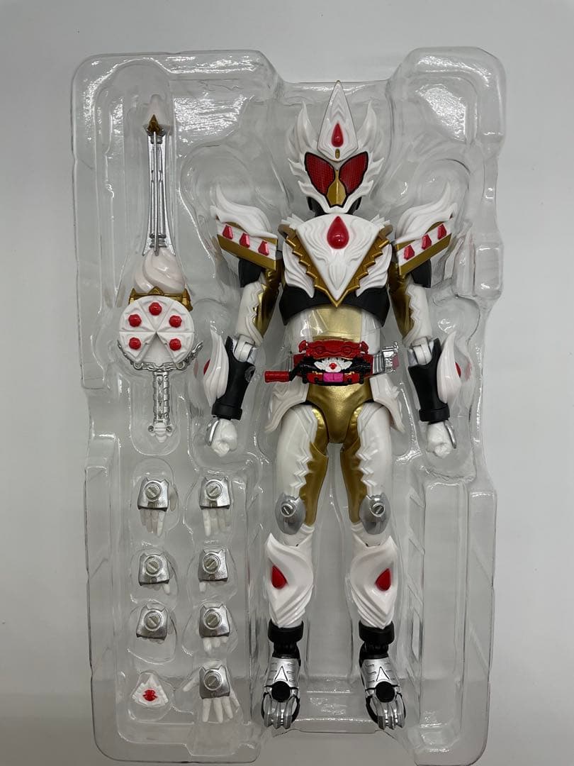 仮面ライダーガヴ ケーキングフォーム フィギュアーツ