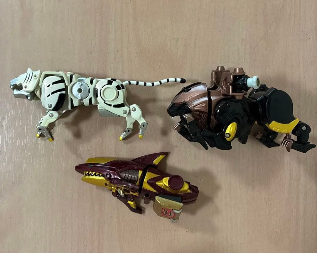 ⭐️希少⭐️ガオレンジャー　DXガオタイガー　ガオレオン　ガオソーシャーク 尻尾無し