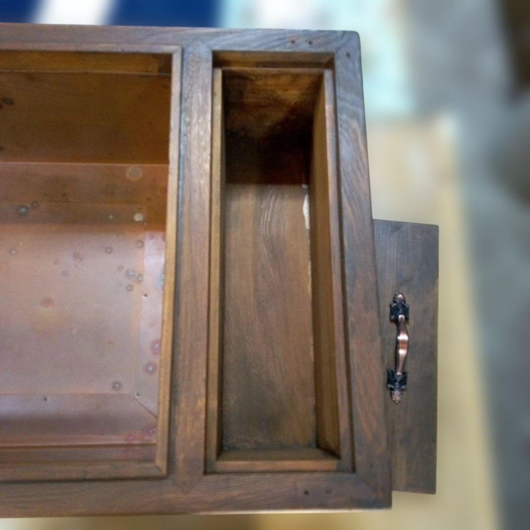 木製の長火鉢　インテリア　オブジェ　ディスプレイ　置物　工芸品　レア　希少