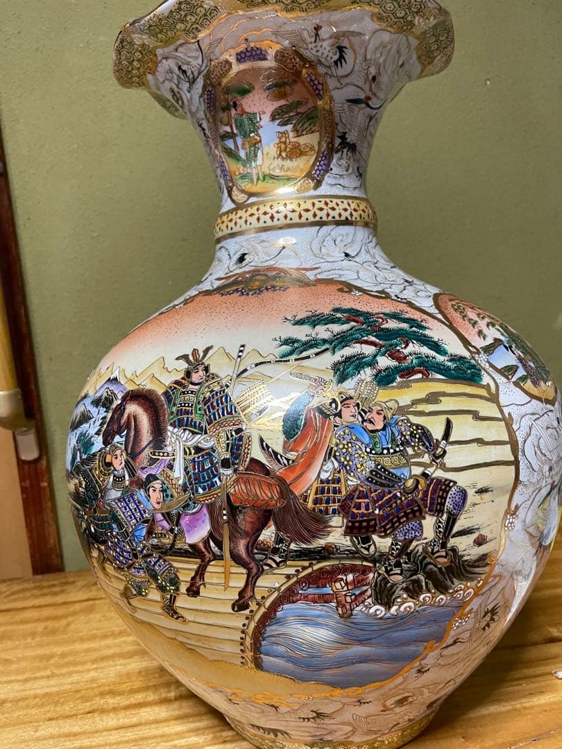 多色陶器花瓶 馬と武士のデザイン