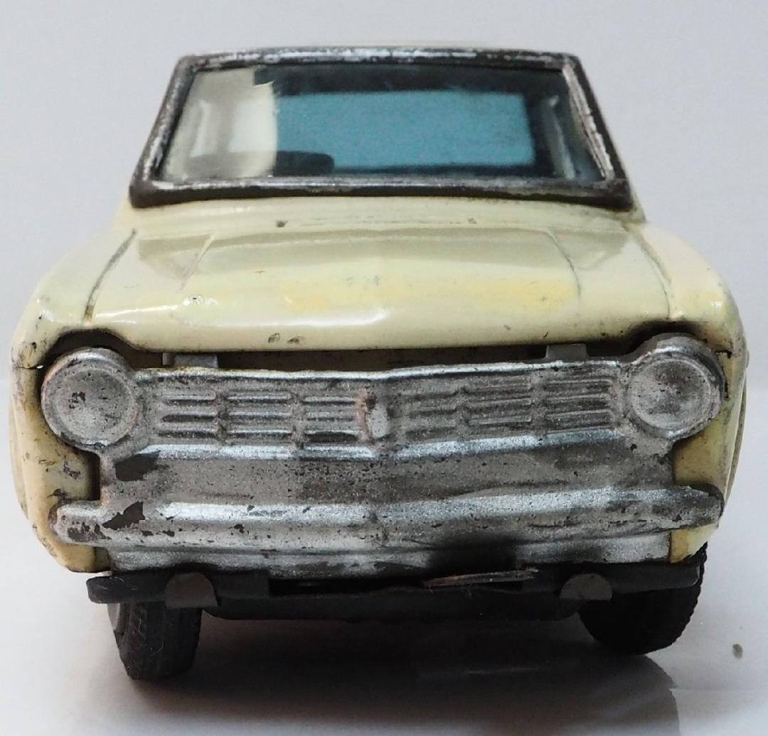 旭玩具【ダットサン サニー 1000 白 電動走行 動作不良】ブリキ製ミニカー