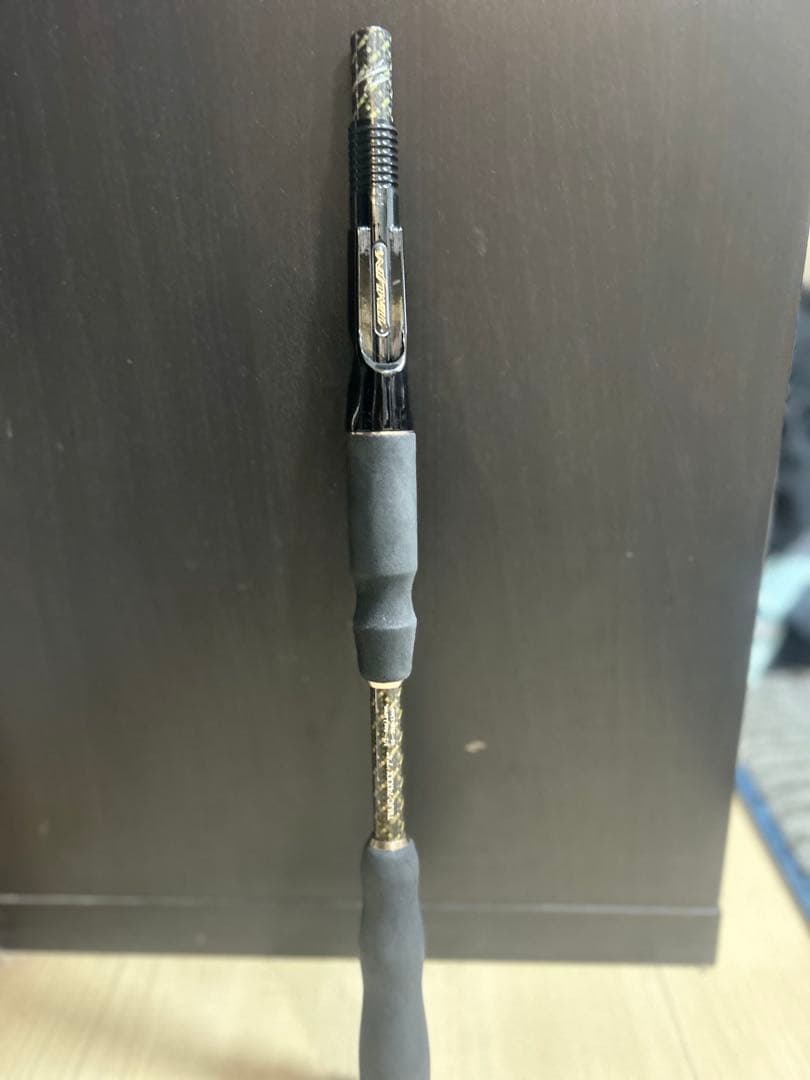 JIN バスロッド ブラック/ゴールド