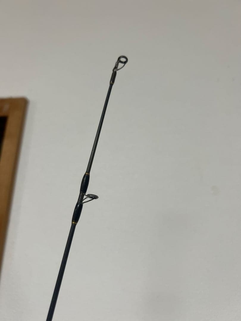 JIN バスロッド ブラック/ゴールド