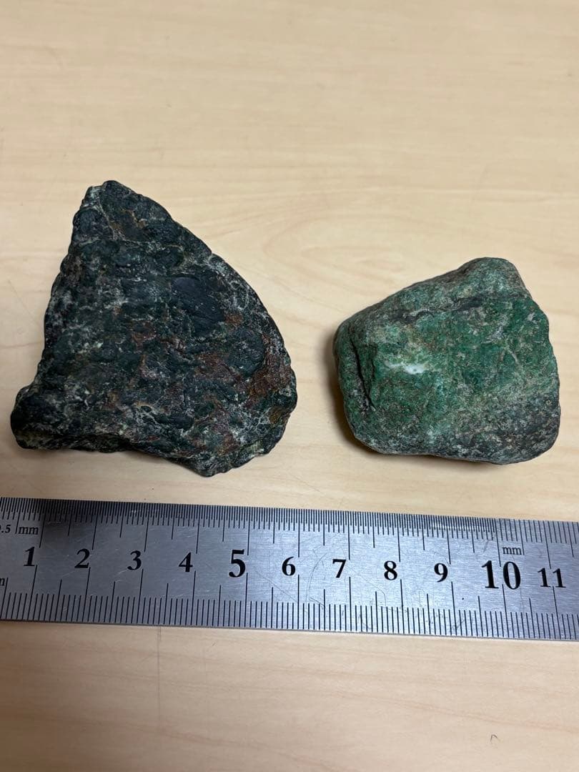 ミャンマー産　激レア石　天然モーシッシ翡翠輝石　原石 15個セット　約2053g