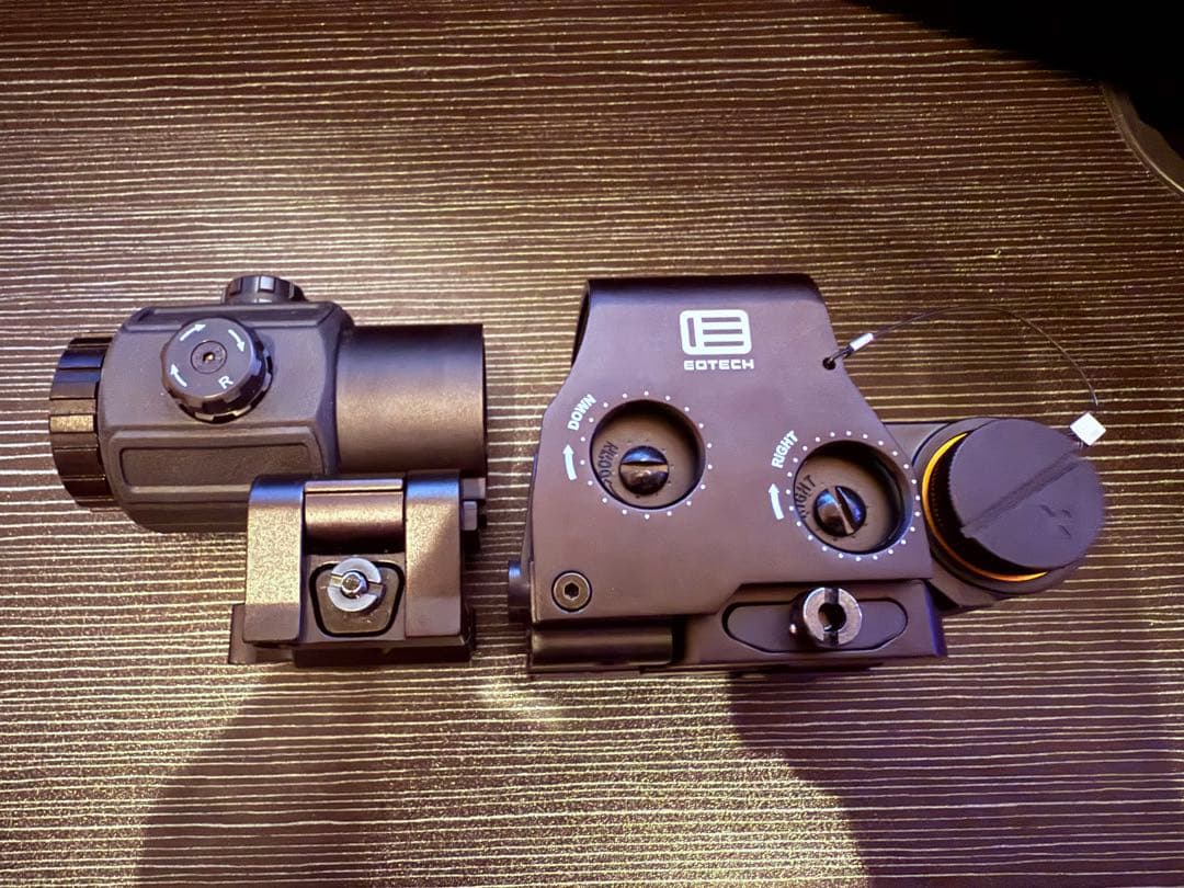 イオテックタイプのEXPS3(558)ホロサイトとG43マグニファイア 中古