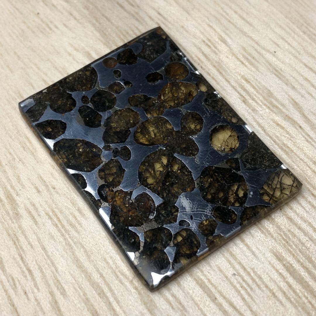 R*y様 パラサイト隕石 隕石　石鉄隕石　セリコ隕石 美品　重さ約7ｇ　ケース付