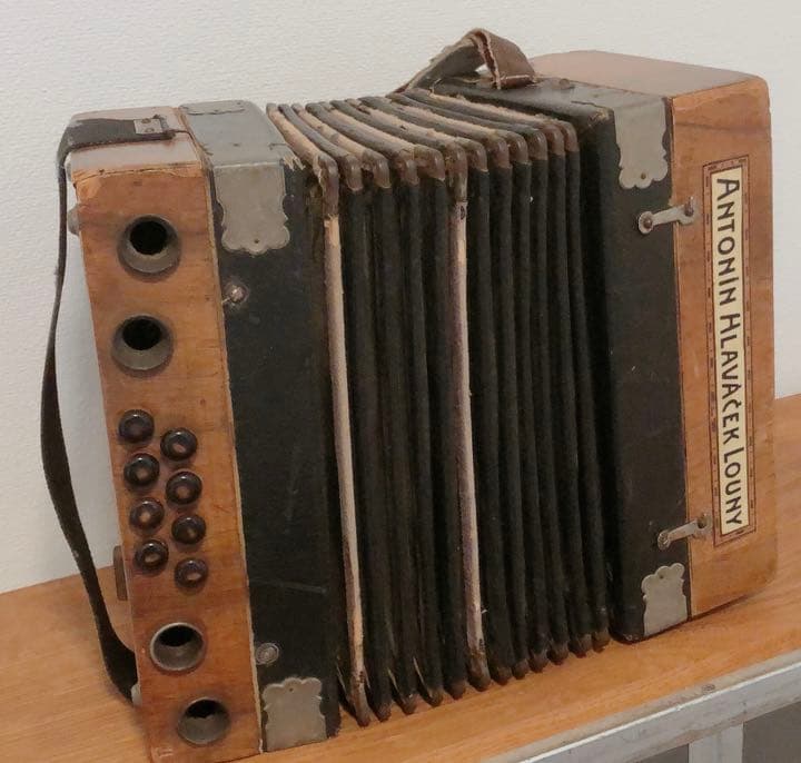 貴重 Antonin hlavacek louny アコーディオン 証書付