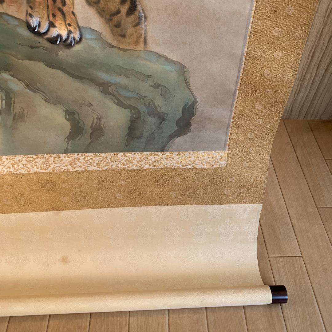 掛け軸　虎図絹本 共箱 福山一成 田村耕一に師事『猛虎図』