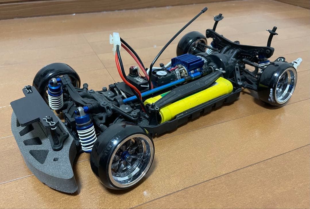 ヨコモ ドリフトパッケージ R30スカイラインRSターボ DR30 鉄仮面