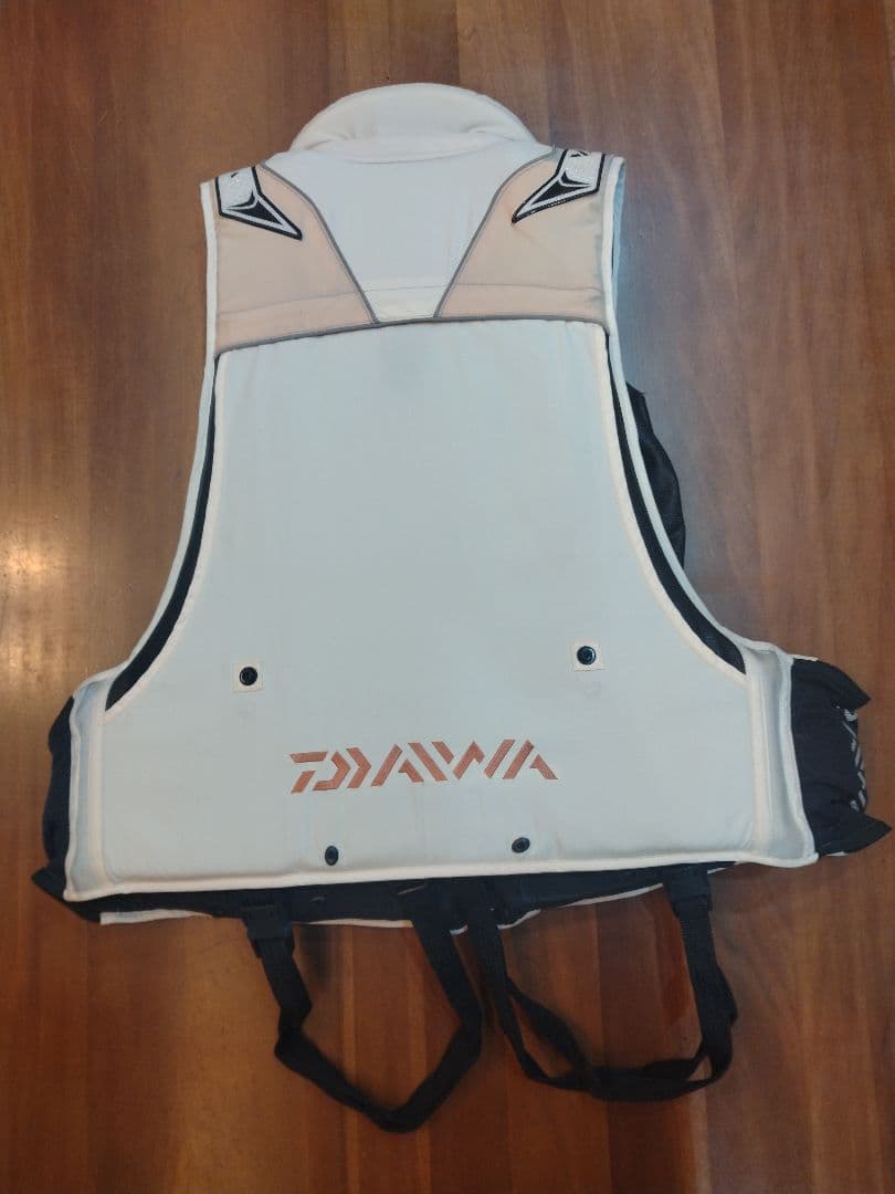 DAIWA ダイワ フローティング ベスト ジャケット 2012年製 ホワイト