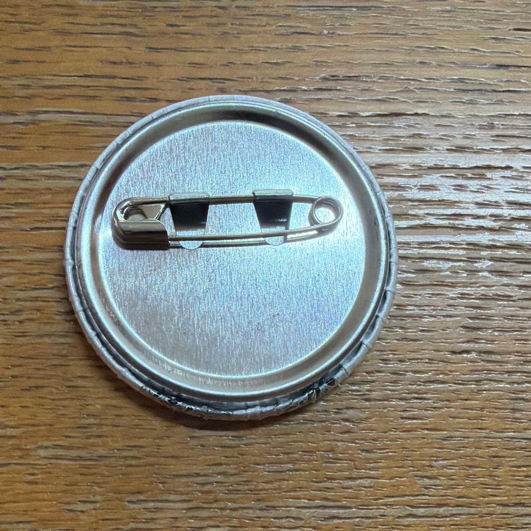 進撃の巨人　嘘予告　缶バッジ ミカサ