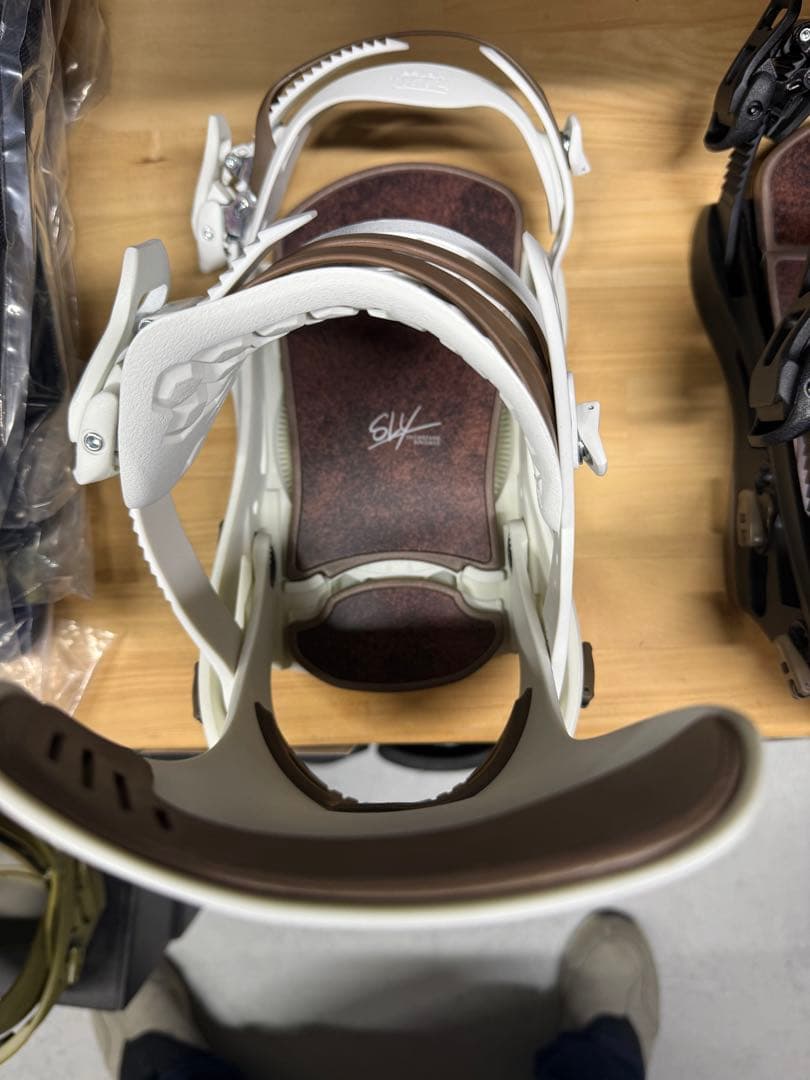 かん様 SLY α Mサイズ 25-26 今年でたグラトリバイン 新品未使用