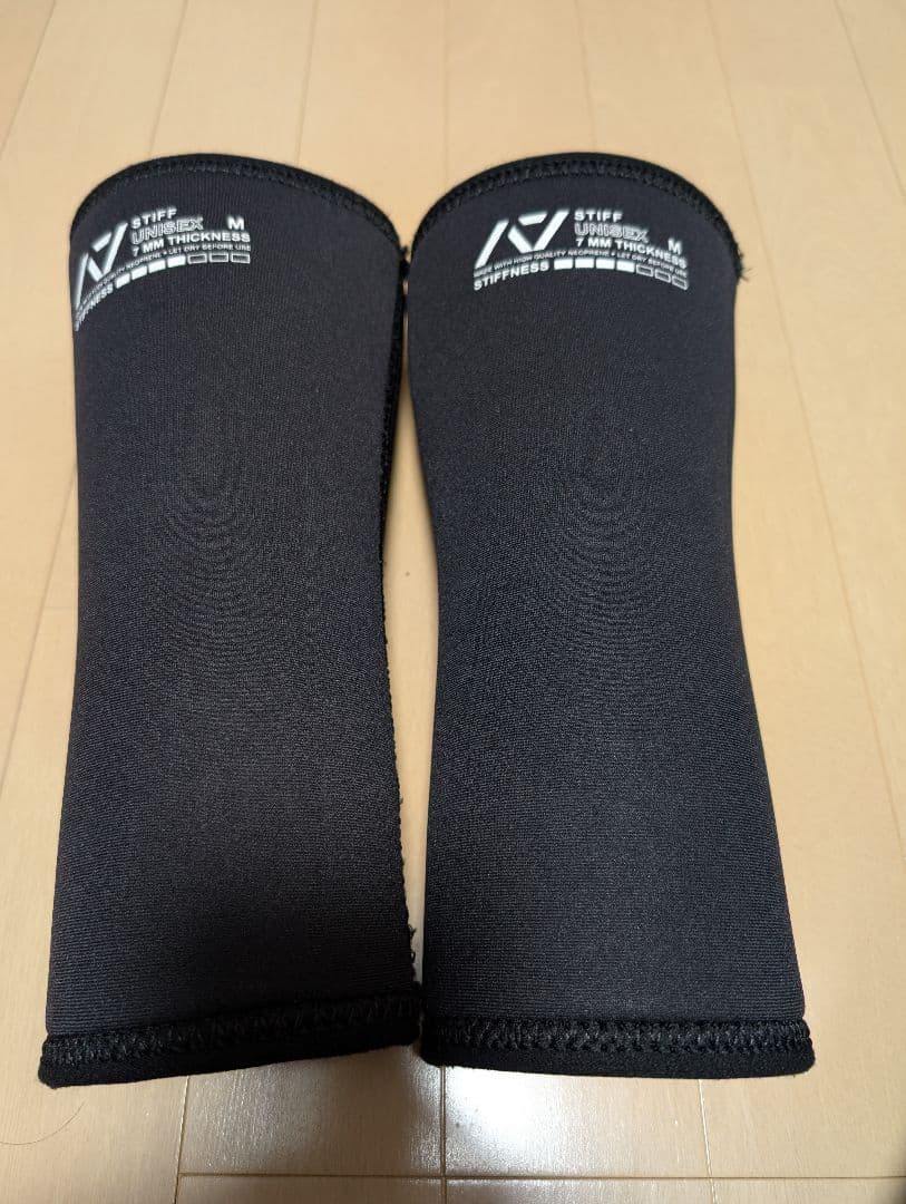 A7 HourGlass ニースリーブ Stealth sizeM