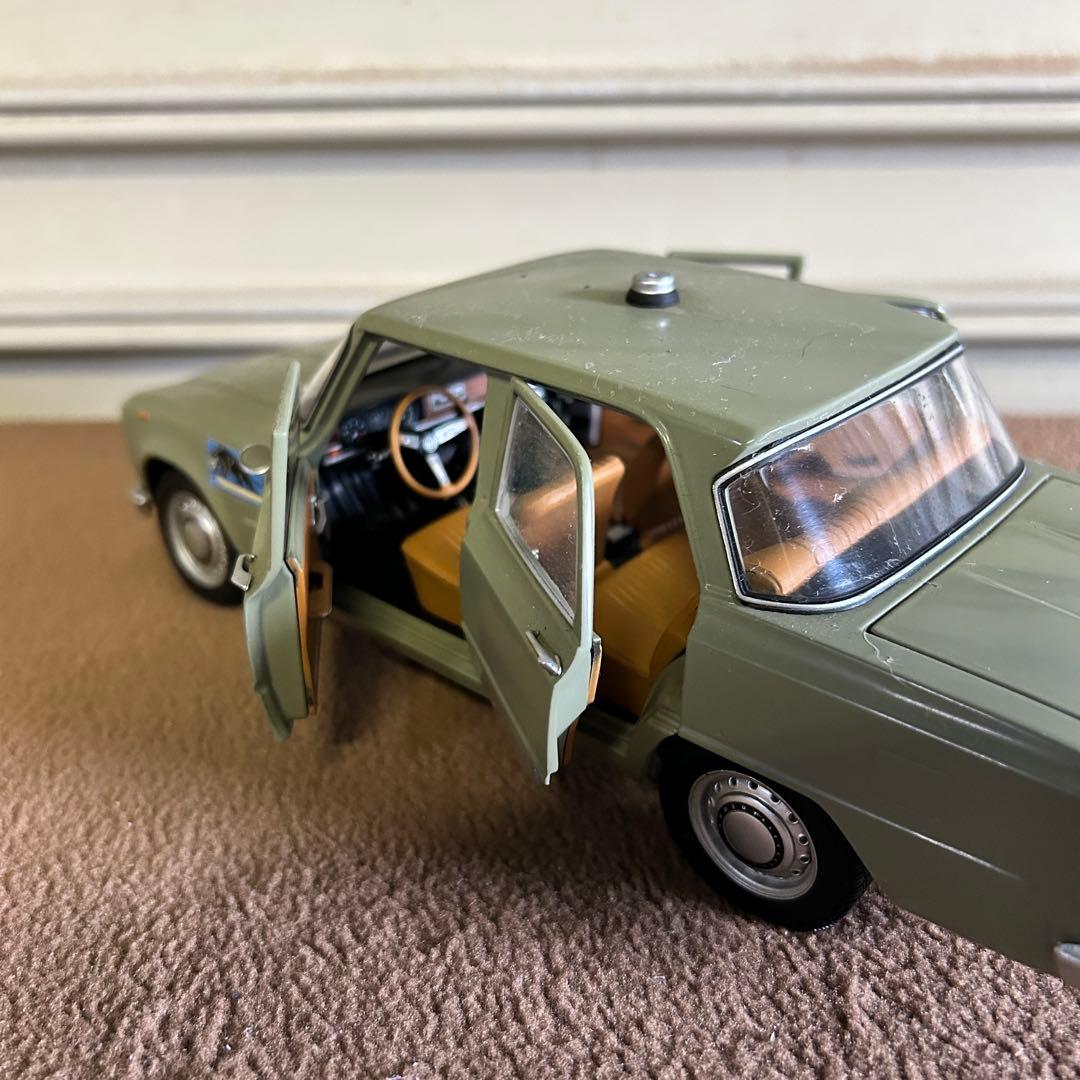 DB6★ミニカー★ 1/18 スケール アルファロメオ・ジュリア1.6 イタリア