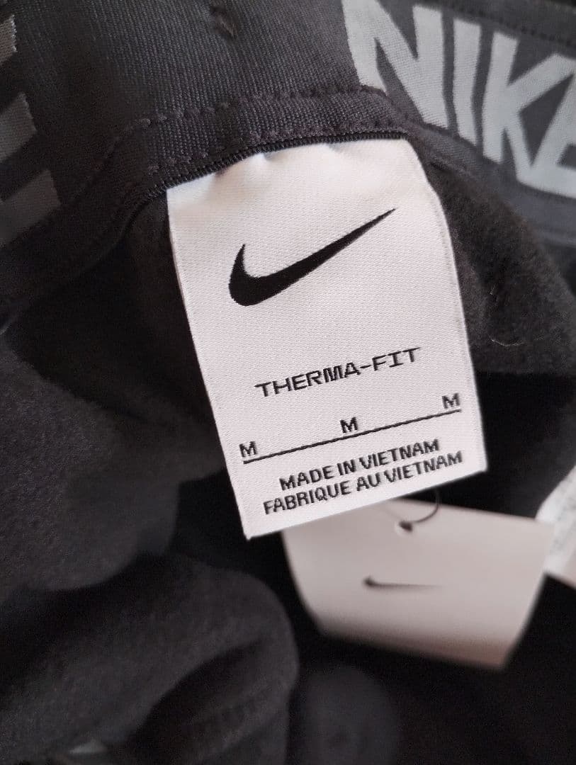 Nike ブラックジャージ上下セット　タグ付、新品