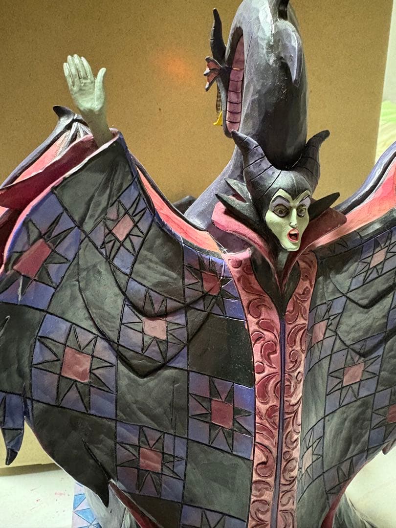 マレフィセント ドラゴンライト　ヴィランズ　置物