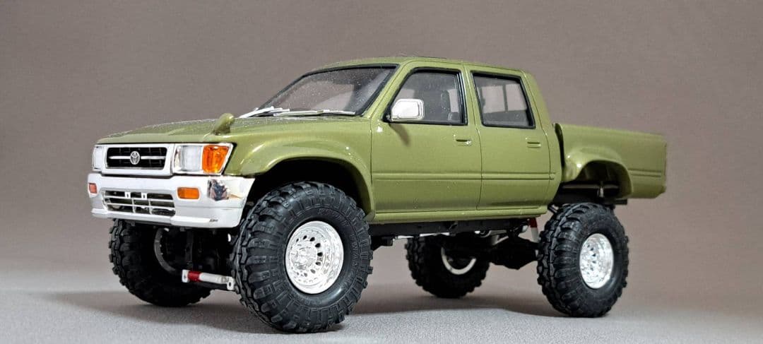 プラモデル完成品　ハイラックスダブルキャブ