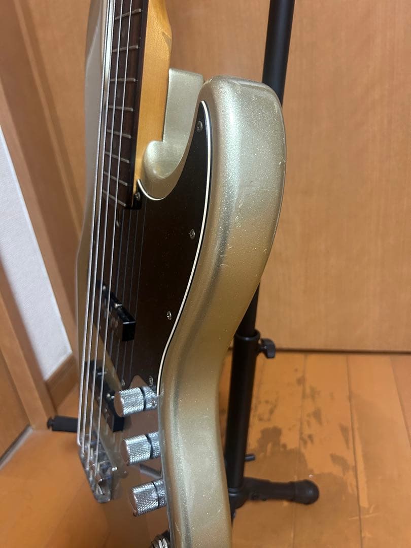 Brian by Bacchus バッカス　ゴールド ジャズベースタイプ