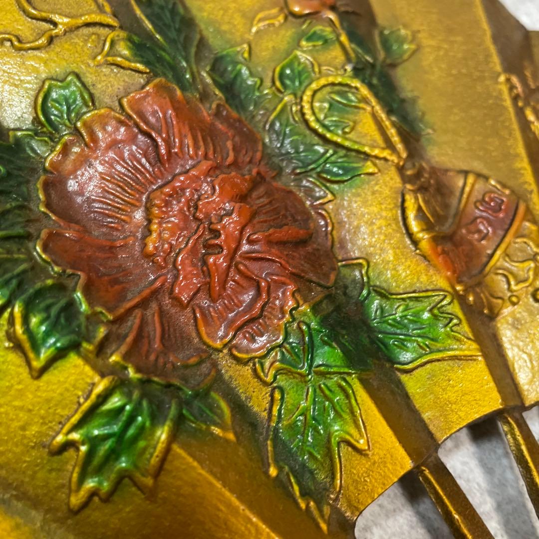 金色の獅子彫刻扇子