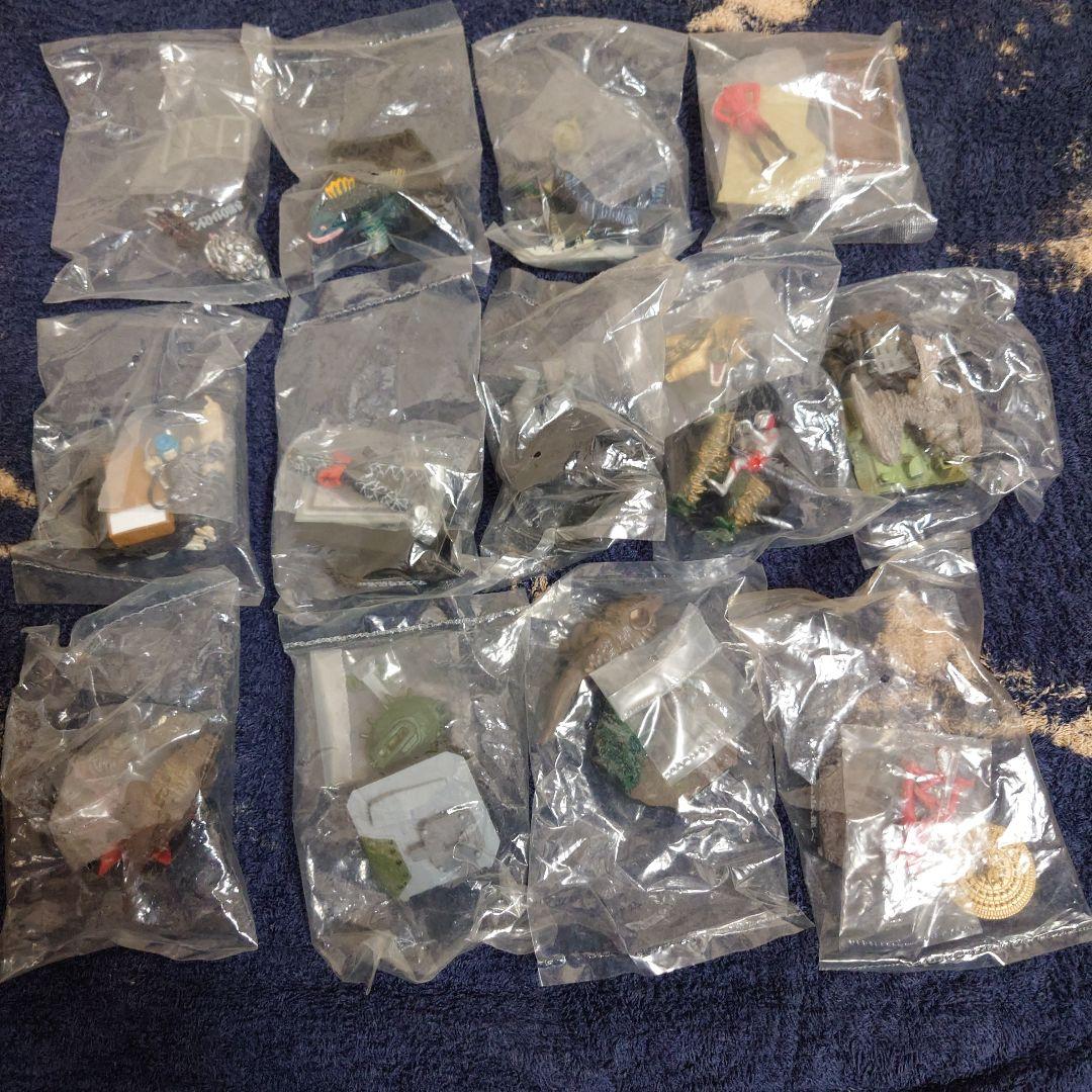 ウルトラ怪獣名鑑　史上最大の侵略など　13種　まとめて