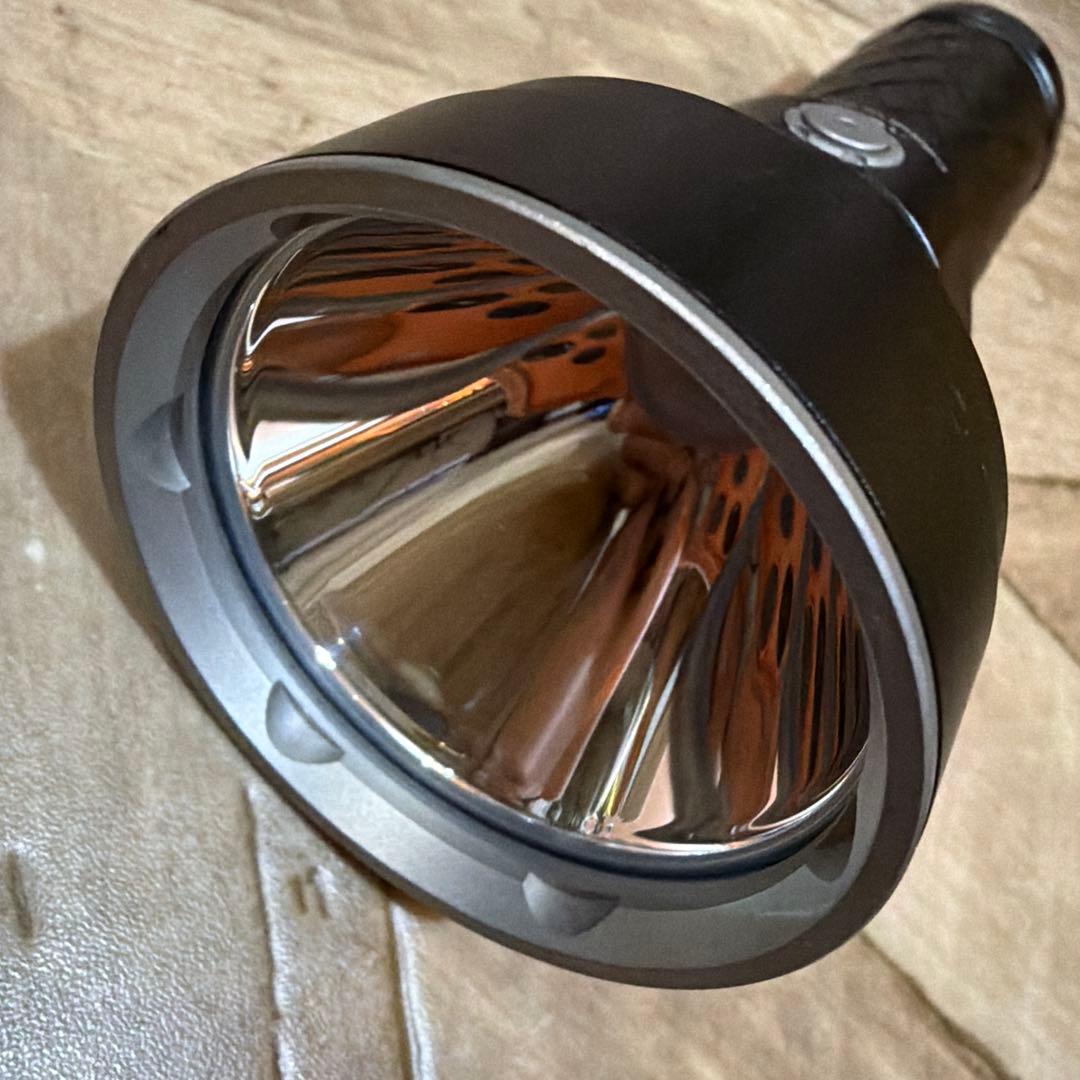 ThruNite Catapult V6 懐中電灯 SST70