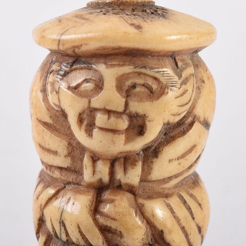 時代提げ物　獣骨彫刻　人物像　根付　N　8029