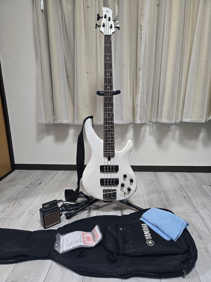 エレキベース ホワイト 4弦 ギグバッグ付き