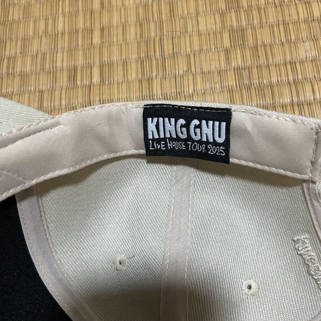 KING GNU Gnuロゴキャップ ベージュ
