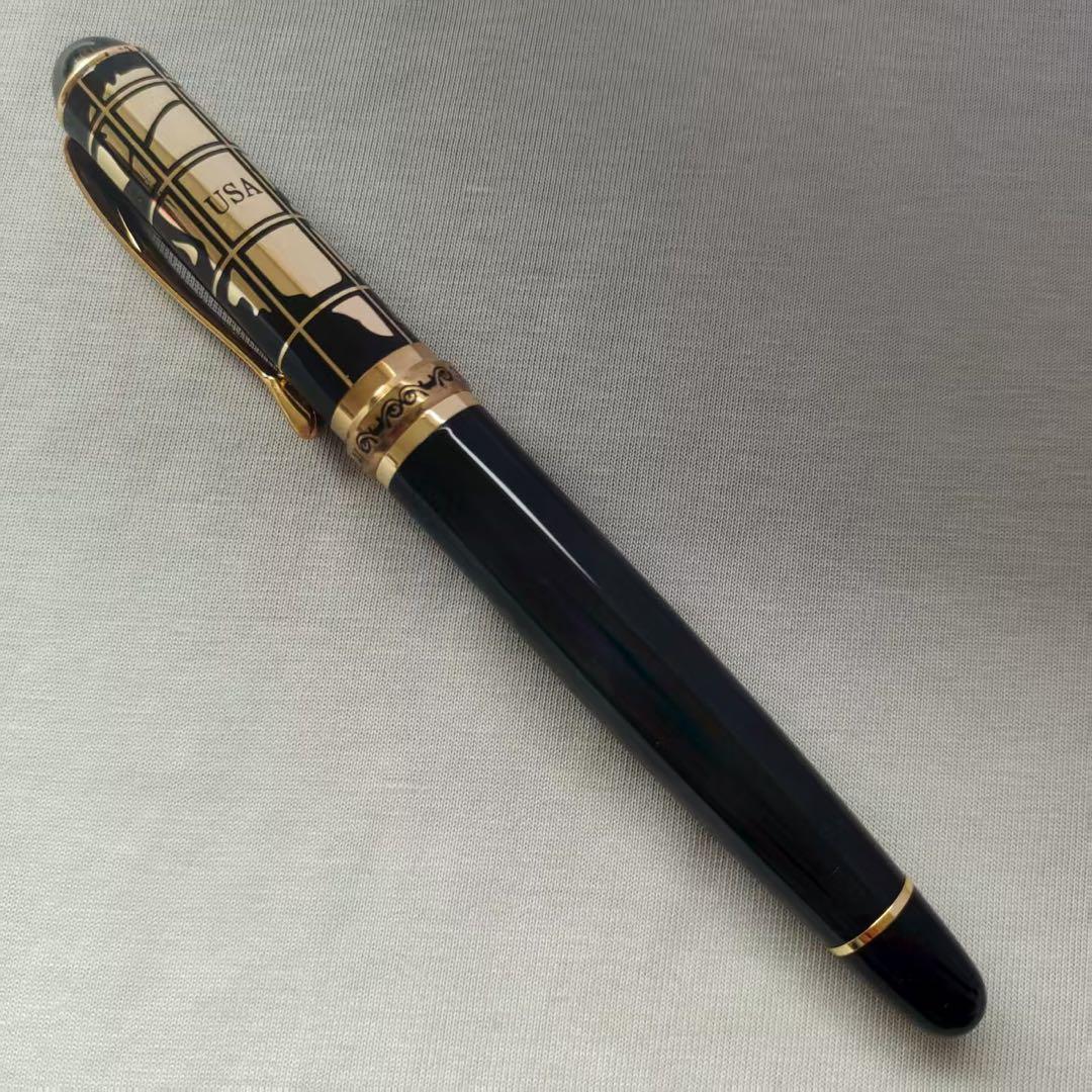黒色万年筆 ゴールド装飾付き