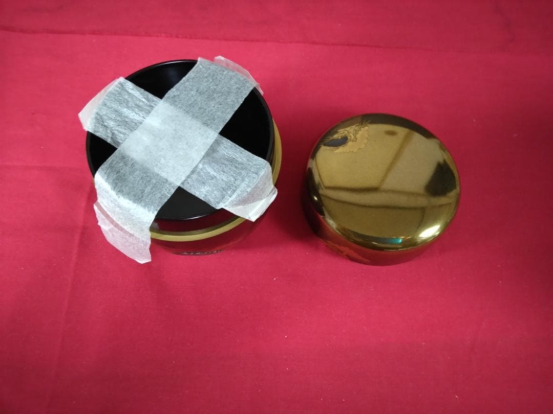 茶道具　棗　　【　甲金蒔地　松波蒔絵　中村宗尹　作　】　　 　松・貝入り